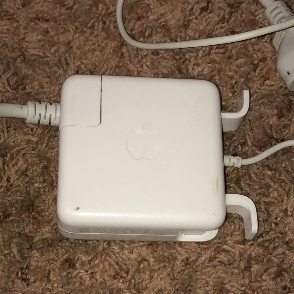Apple 🍎 MacBook 65W portable power charger